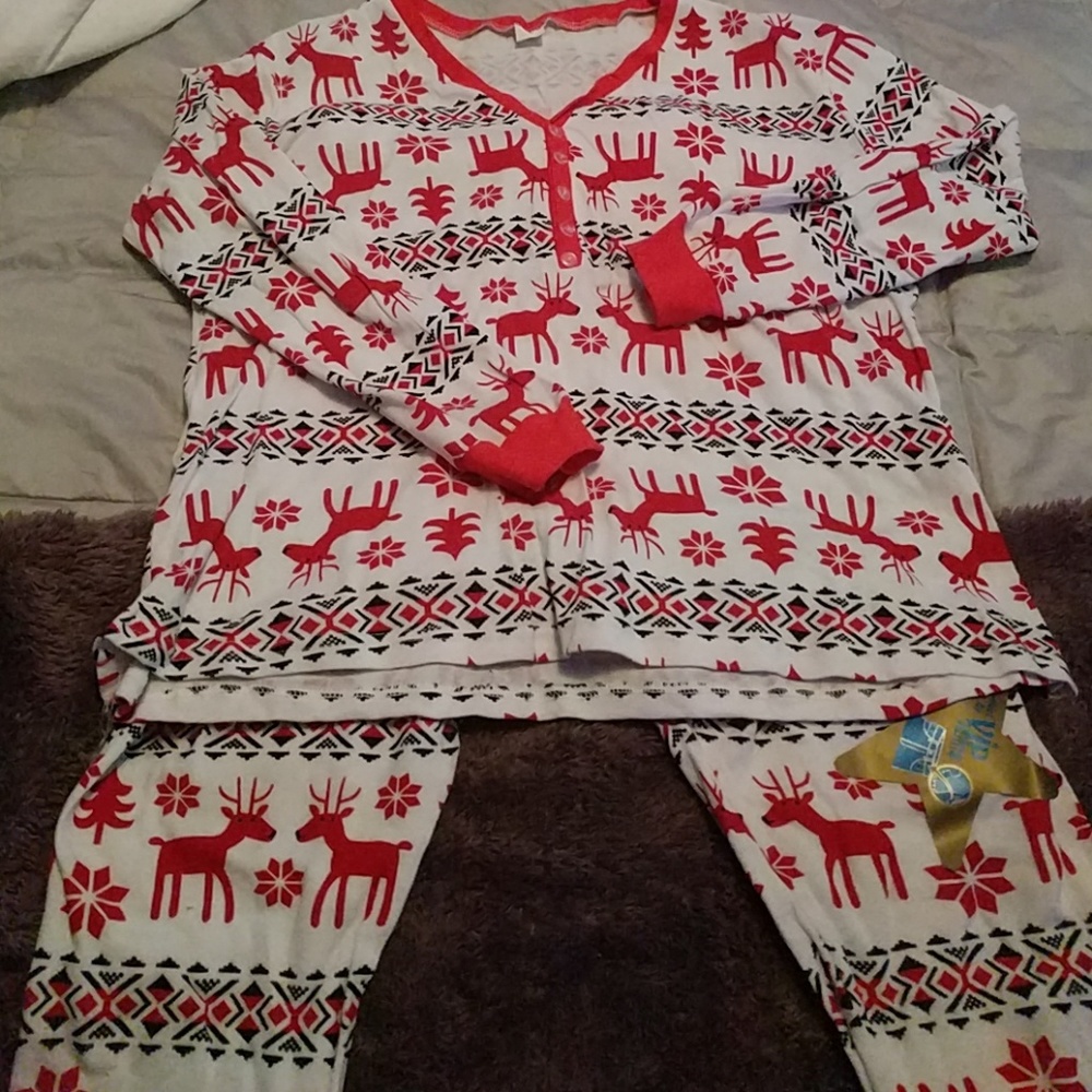 Women's pj set reindeer theme